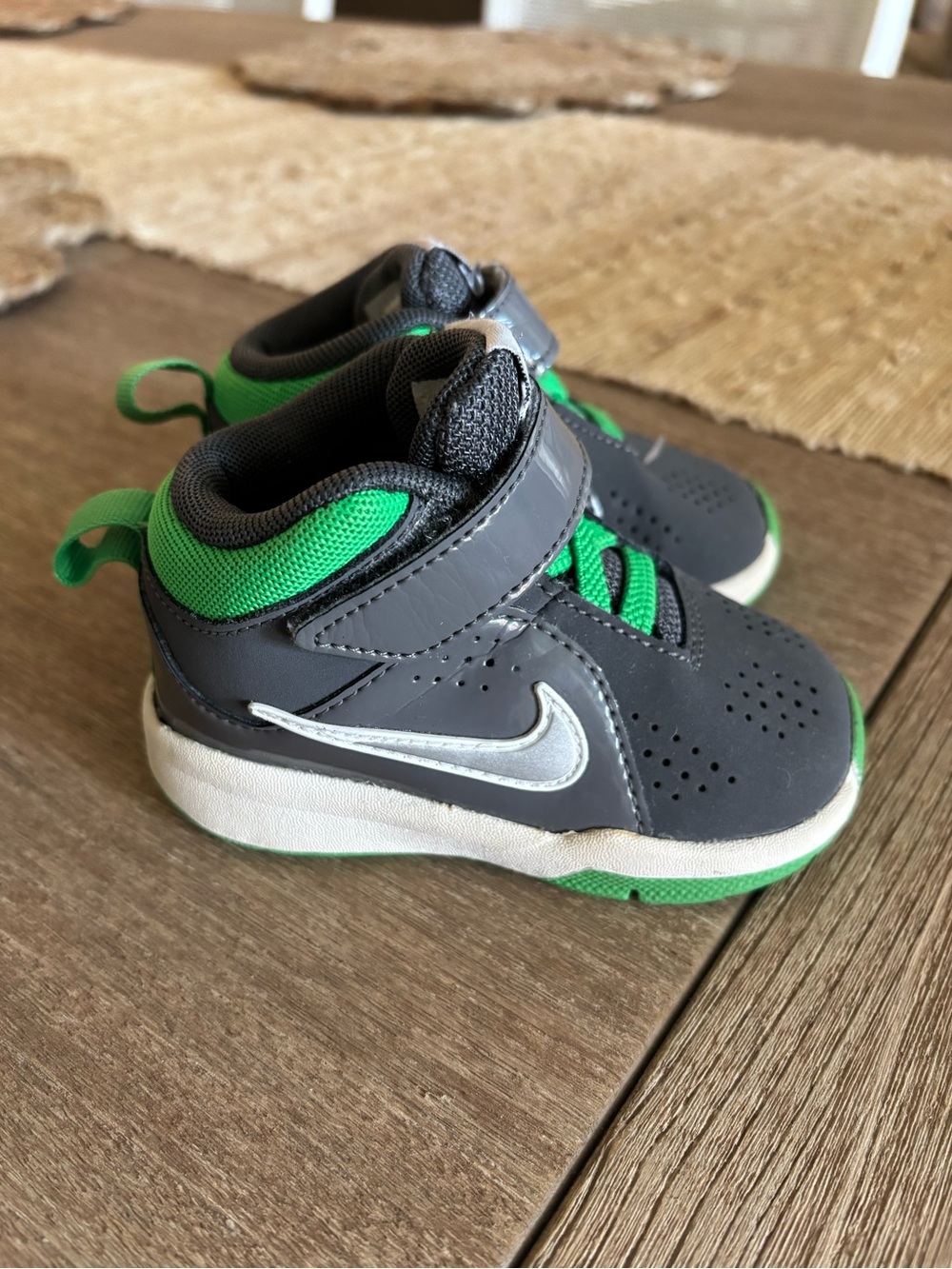 Nike Team Hustle Toddler Sneakers